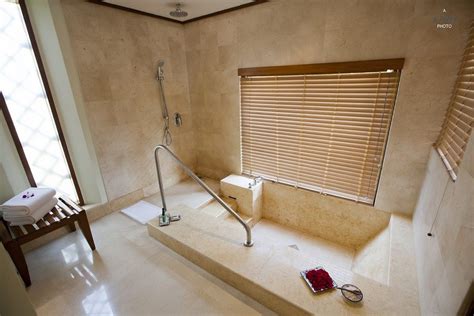 Subito a casa e in tutta sicurezza con ebay! Sunken bathtub with steps | Sunken bathtub, Bathtub ...