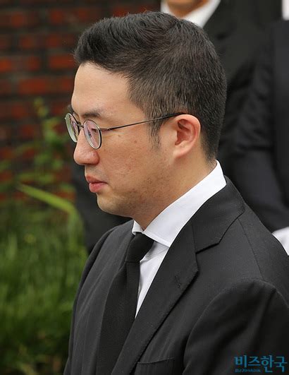 또 한 쌍의 재벌 부부가 탄생했습니다. 비즈한국