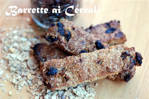 Le barrette di frutta e cereali sono degli snack sani e golosi a base di avena, perfetti per la merenda di bambini e ragazzi di tutta le età! Barrette ai cereali con video ricetta
