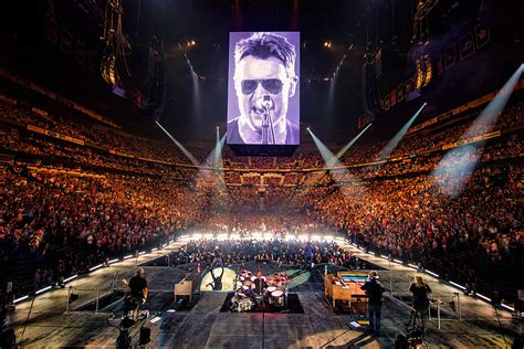 Concert Review Eric Church Breaks Record Rules In Nashville
