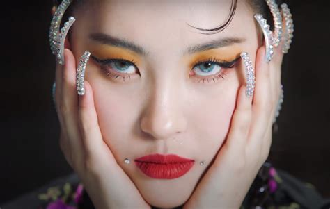 Sunmi Unveils Feisty Video For New Single ‘tail