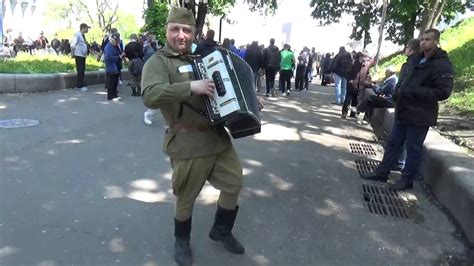 Музыка онлайн на сайте мегапесни. Песня День Победы, Киев, 9 мая 2015 год - YouTube