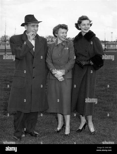 humphrey bogart and his wife lauren bacall with commanding officer captain roberta mcwilliams u