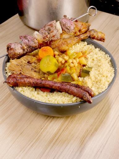 Cette fois, cooking julia a mis la barre très haut puisqu'elle nous gratifie d'une recette excellente de couscous au poulet au thermomix. Couscous royal (agneau, poulet, merguez) | Recette ...