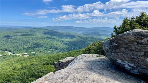 Marys Rock Hike Enjoy Far Reaching Views Across The Shenandoah Valley