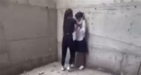 В Ташкенте школьницы унизили и избили одноклассницу — видео Новости Узбекистана nova24 uz