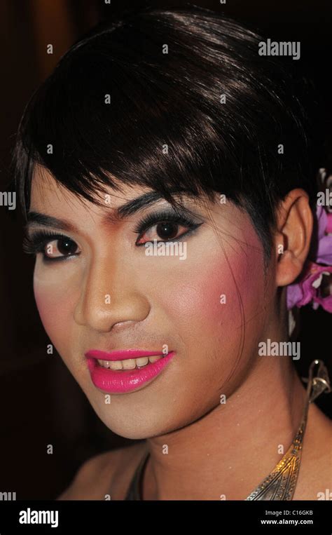 Junge Und Sch Ne Thai Dame Ladyboy Mit Make Up Nahaufnahme Von Einer