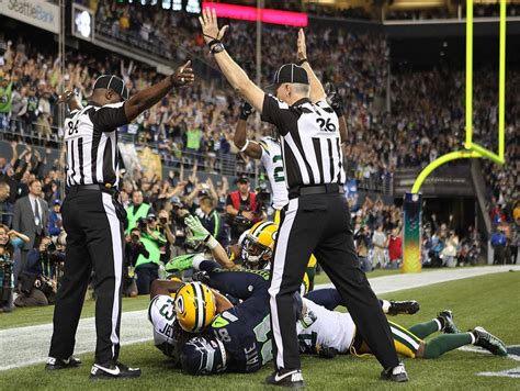 Packers Seahawks Game Ending Call By Replacement Refs Stuns Football Robs Green Bay