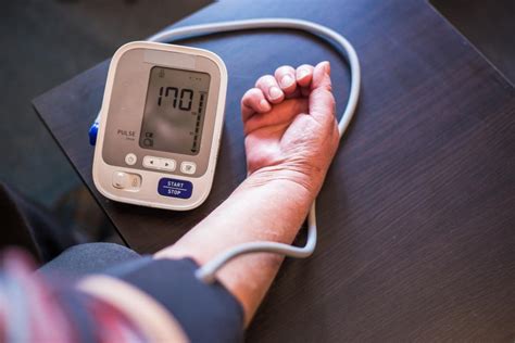 Tekanan darah tinggi dapat memicu komplikasi kesehatan berbahaya, seperti penyakit jantung. Inilah 11 Petua Tradisional Mengatasi Tekanan Darah Tinggi ...