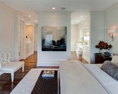 This provides more privacy to the bedrooms and is ideal for families with older children or teenagers who want to create a little more separation. Split Bathroom Ideas, Pictures, Remodel and Decor