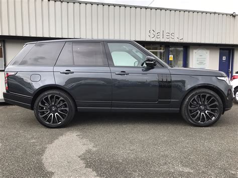 In Review Top Of The Range Rover 4x4 The Sdv8 Autobiography
