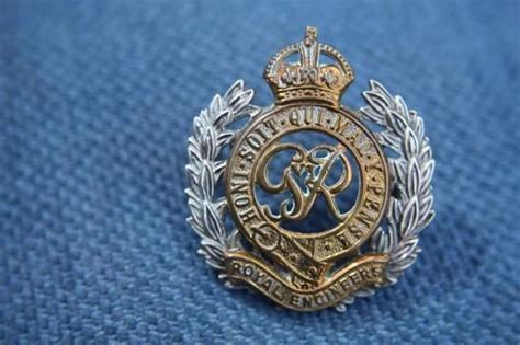 Ww2 British Army Officers Cap Badge Royal Engineers Kings Crown In