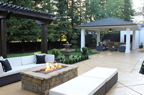 Whether you are planning to have a sophisticated design constructed by the professionals or wanting to diy your way to a outdoor fire feature, w 15 Stone Fire Pits to Spark Ideas for Your Outdoor Space ...