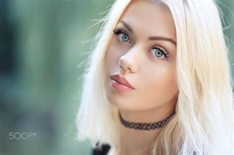 Online Crop Selective Focus Photography Of Woman Wearing Black Choker Necklace Hd Wallpaper