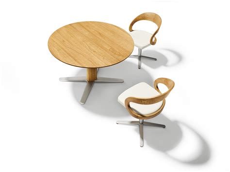 Durch seine dreidimensionale rückenlehne aus geformtem naturholz begeistert der stuhl girado auf anhieb. Team 7 Spezialstudio Wien | Team 7 girado Stuhl
