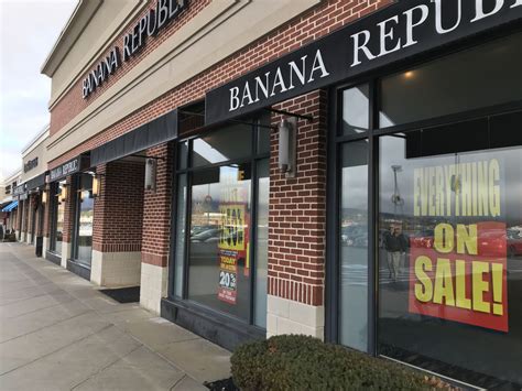 Banana Republic Closing Store In Dauphin County