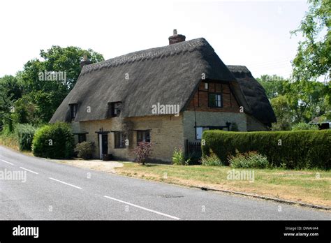 Thatched Cottages In The Village Of Stanton Harcourt Oxfordshire Stock