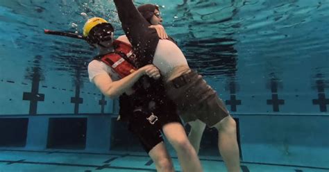 See How The Coast Guard Trains Elite Rescue Swimmers We Are The Mighty