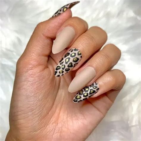 30 Stunning Taupe Beige Nails Perfect For All Occasions In 2022