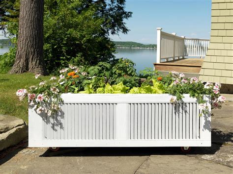 A raised bed on wheels is a garden on the go. How to Build a Raised Garden Bed | how-tos | DIY