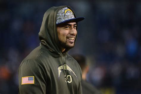 Manti Te'o finally has a real-life girlfriend — see who she is - New ...