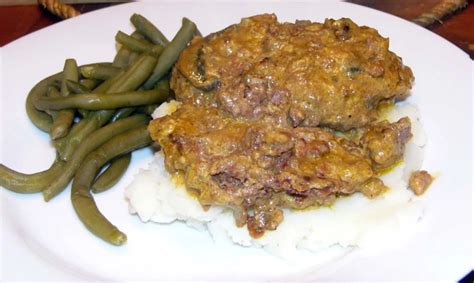But fortunately for my slow cooker, i barely had to lift a finger. Slow Cooker Cubed Steak with Golden Mushroom Sauce in 2020 ...
