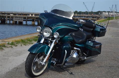 Motorcycle specifications, reviews, roadtest, photos, videos and comments on all motorcycles. 2005 Harley-Davidson CVO Electra Glide Screamin Eagle ...