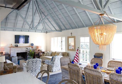 beach cottage with beautiful coastal interiors home bunch interior design ideas