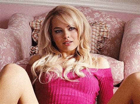 Margot Robbie in The Wolf of Wall Street ن