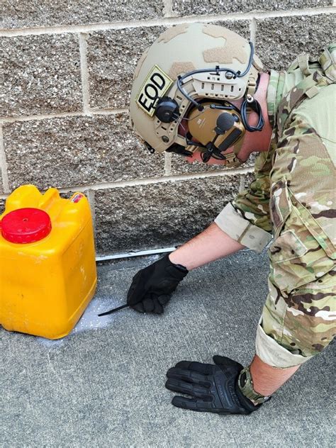 Army Eod Soldier Attends Fbi National Improvised Explosive