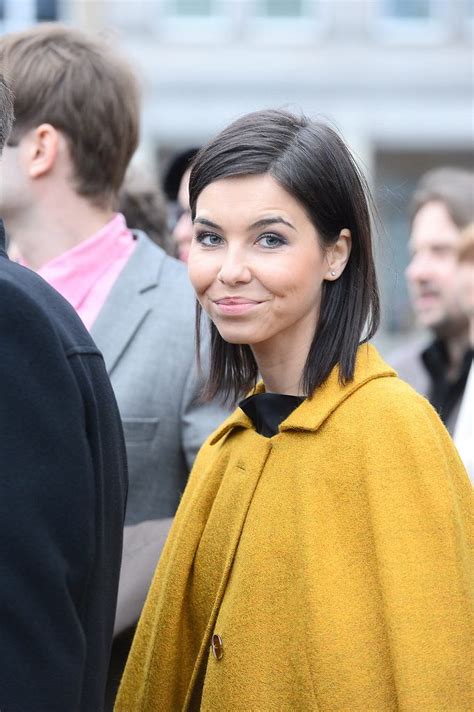 From wikipedia, the free encyclopedia. Iza Kuna z mężem, Maja Hirsch i gwiazda serialu 'Rodzinka ...