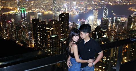 Hong Kong Victoria Peak Couple Tommy Ooi Travel Guide