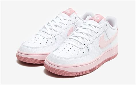 になります Nike Air Force 1 ピンク になります