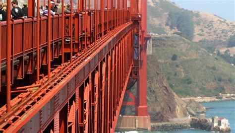 On The Golden Gate Bridge A Year Of Rising Suicides The New York Times
