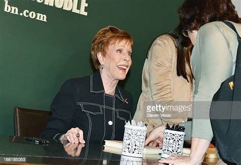 Carol Burnett Signs Copies Of Carrie And Me A Mother Daughter Love