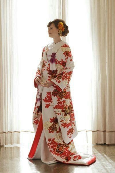 Pin von leon auf Kimonos | Japanische hochzeitskleider ...