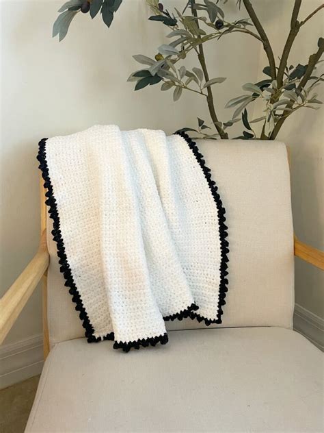 Easy Crochet Velvet Blanket The Hyper Hook