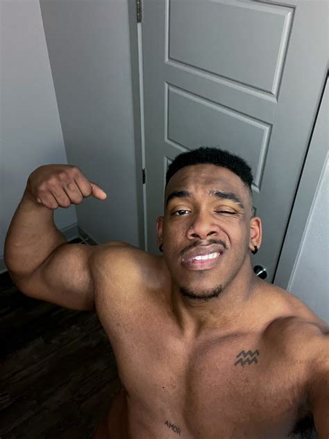 Unhinged Papi On Twitter Kiss My Biceps