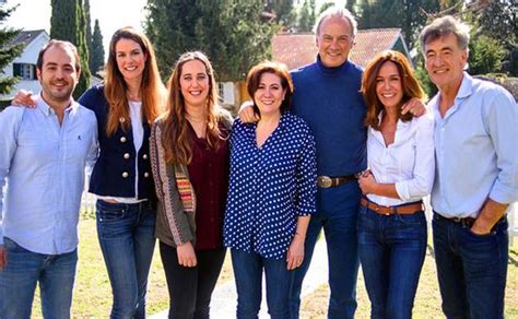 Después de hablar de esta nueva aventura televisiva, el director charló con motos sobre su etapa en 'médico de familia', la exitosa. Bertín Osborne reúne a los protagonistas de 'Médico de ...