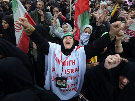 Thousands Stage Anti Us Protest In Iran