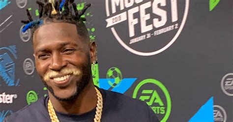 Antonio brown has some kind of crazy haircut. Antonio Brown Looks Completely Ridiculous In Atlanta For ...