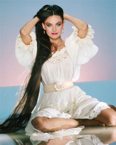 20 Amazing Photos Of Crystal Gayle Posing With Her Knee Length Hair