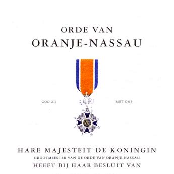 Het lintje is voor mensen die een bijzondere bijdrage leveren aan de samenleving door. Peter Nouwens Ridder in de Orde van Oranje Nassau ...
