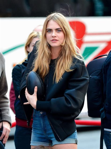 Cara Delevingne Shows Off Her Legs Ass Wearing Denim Hotpants On The