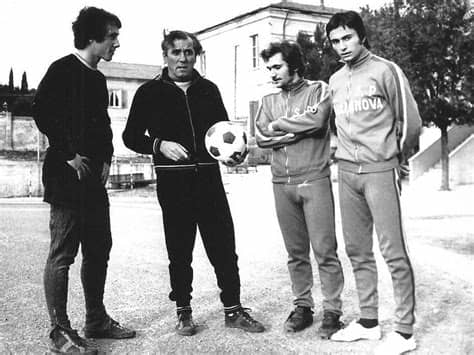 E' morto paolo rossi, uno dei più grandi calciatori di tutti i tempi: File:Giulianova 1972-73 - Franco Tancredi, Gibì Fabbri ...