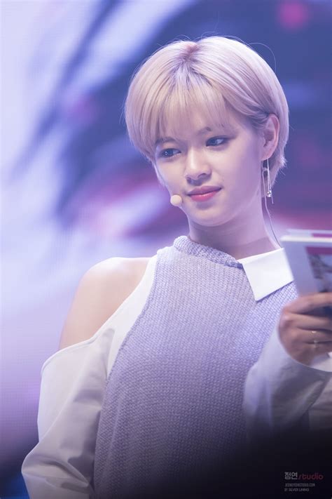 Search, discover and share your favorite jeongyeon gifs. Which picture? - Jeongyeon (TWICE) - Fanpop