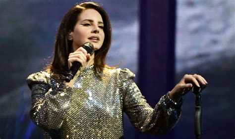 Lana Del Rey Sufre Un Susto De Muerte En Pleno Concierto Música Los40
