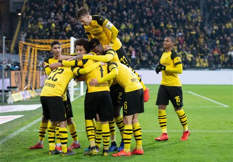 It shows all personal information about the players, including age, nationality, contract duration and current market value. Borussia Dortmund drop to second place despite narrow win ...
