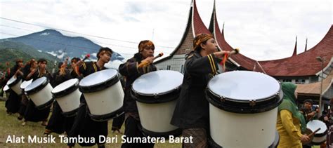 Selain alat musik tradisional, sumatera barat juga memiliki beberapa senjata tradisional yang berkembang dimasyarakat sumatera barat. wisata dunia alam minang kabau: Alat Musik Tambua Dari Sumatera Barat