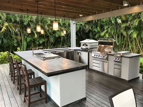 A row of bridal creepers covers the roof, a hedge the lawn in this. Custom outdoor kitchen | Outdoor kitchen design, Patio ...